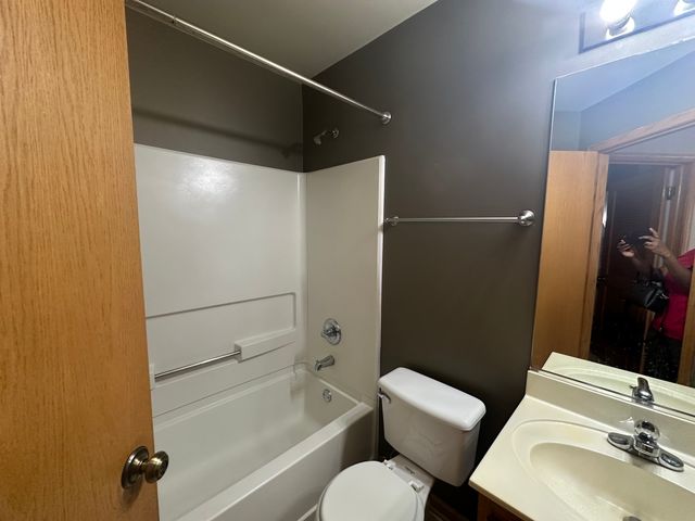 2503 Dickens Drive 2503, Aurora, IL 60504