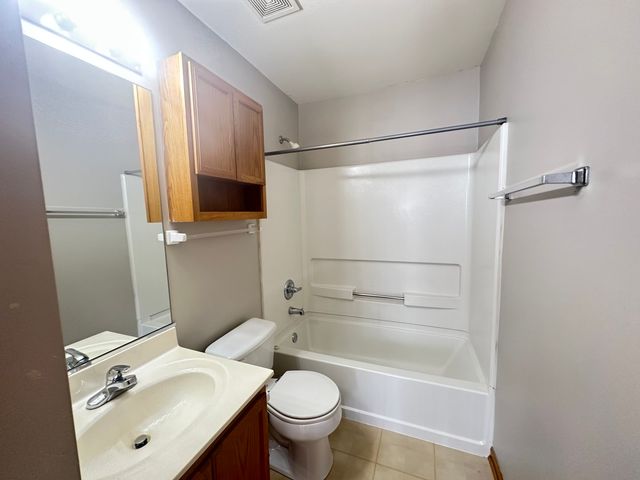 2503 Dickens Drive 2503, Aurora, IL 60504