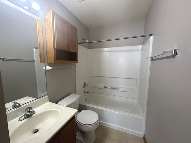 2503 Dickens Drive 2503, Aurora, IL 60504