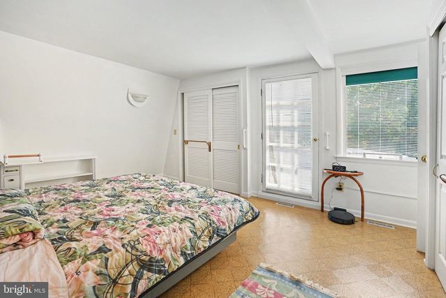 555 STUDEBAKER LN, New Oxford, PA 17350