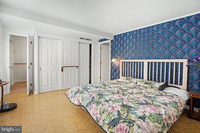 555 STUDEBAKER LN, New Oxford, PA 17350