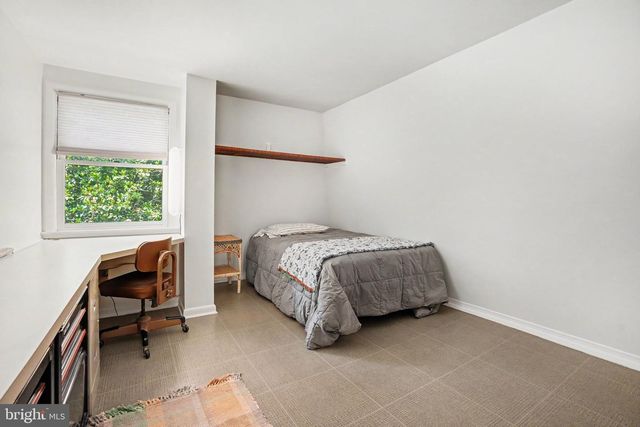 555 STUDEBAKER LN, New Oxford, PA 17350