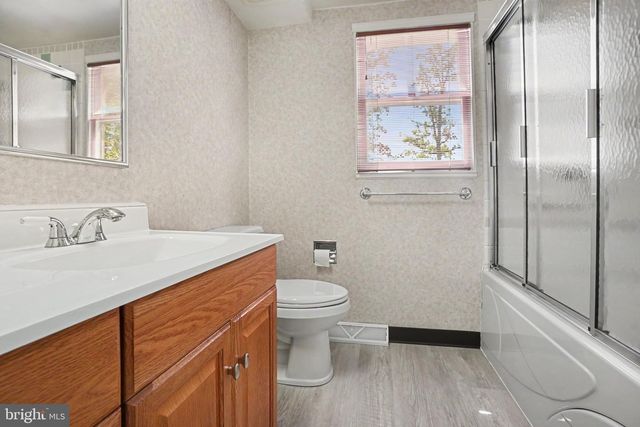 555 STUDEBAKER LN, New Oxford, PA 17350