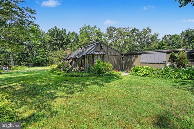 555 STUDEBAKER LN, New Oxford, PA 17350