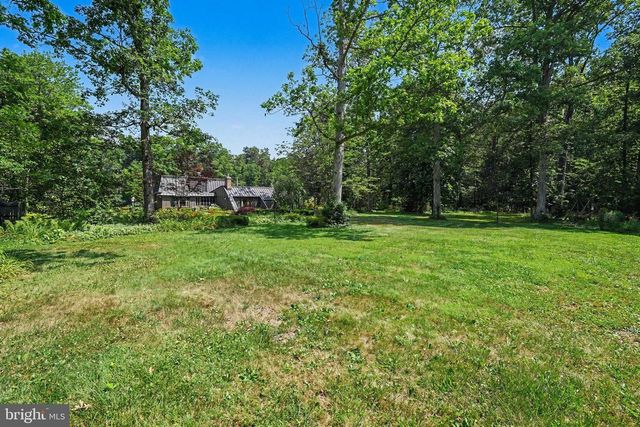 555 STUDEBAKER LN, New Oxford, PA 17350