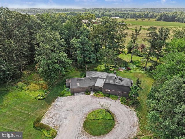 555 STUDEBAKER LN, New Oxford, PA 17350
