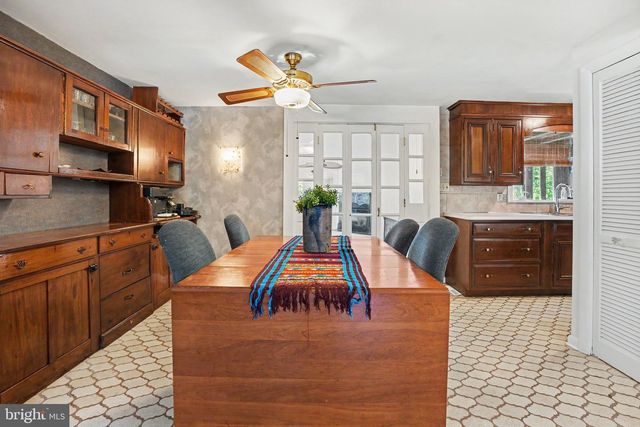 555 STUDEBAKER LN, New Oxford, PA 17350