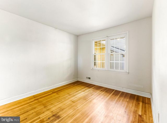 1102 BARNESDALE RD, West Deptford, NJ 08096