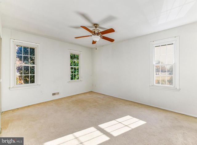 1102 BARNESDALE RD, West Deptford, NJ 08096