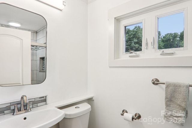 445 Chunns Cove Road A, Asheville, NC 28805