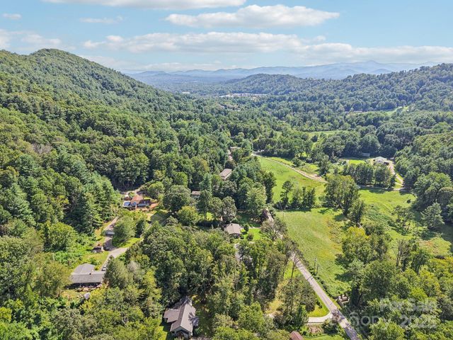 445 Chunns Cove Road A, Asheville, NC 28805