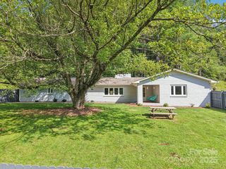 445A Chunns Cove Road, Asheville, NC 28805