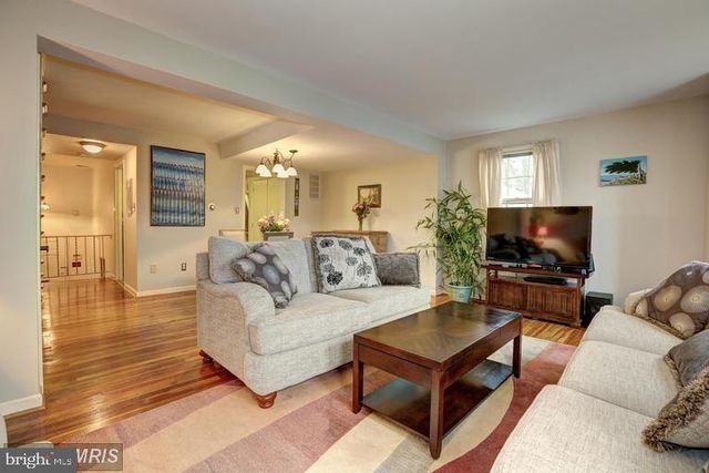 3898 UNIVERSITY DR, Fairfax, VA 22030