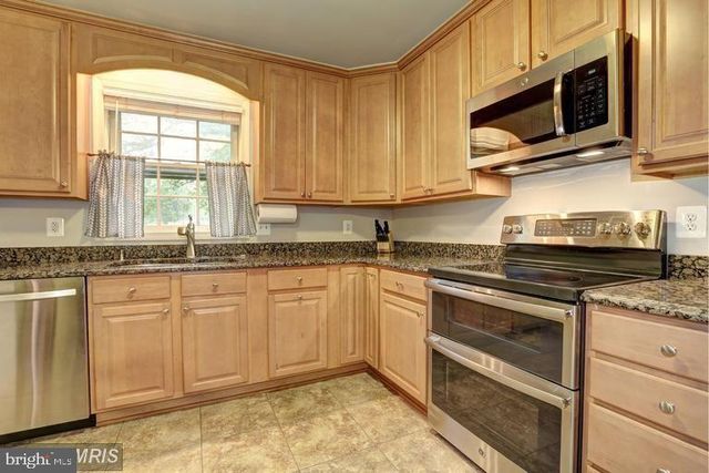 3898 UNIVERSITY DR, Fairfax, VA 22030