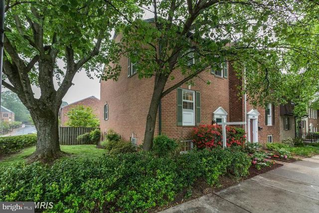 3898 UNIVERSITY DR, Fairfax, VA 22030