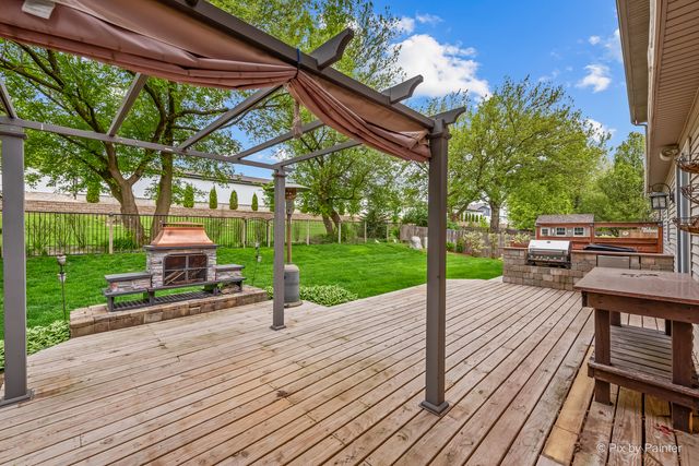 2211 Hazelwood Drive, Mchenry, IL 60051