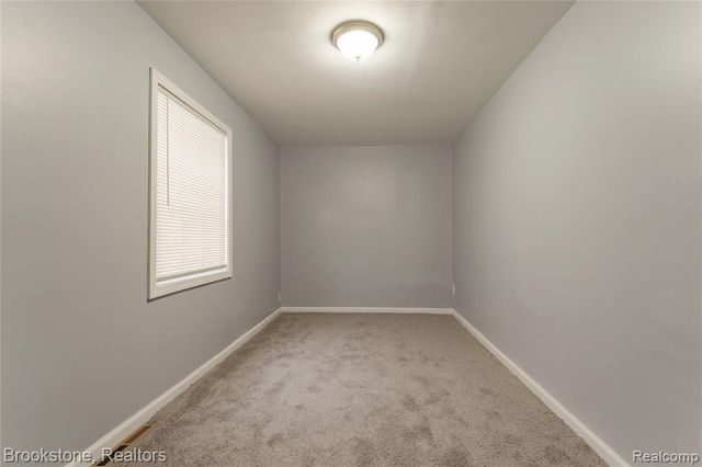 2961 Chrysler Avenue, Waterford, MI 48328