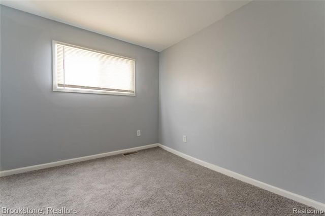 2961 Chrysler Avenue, Waterford, MI 48328