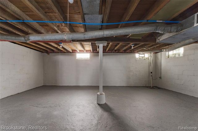 2961 Chrysler Avenue, Waterford, MI 48328