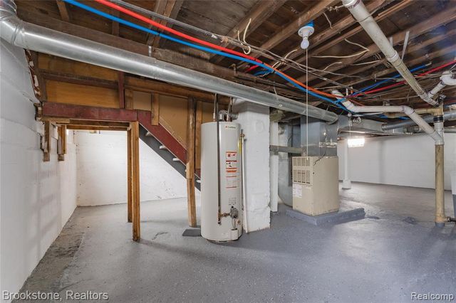 2961 Chrysler Avenue, Waterford, MI 48328