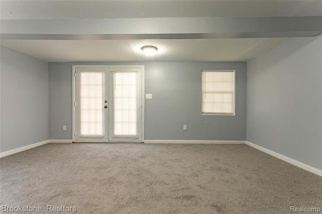 2961 Chrysler Avenue, Waterford, MI 48328