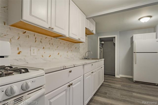 2961 Chrysler Avenue, Waterford, MI 48328