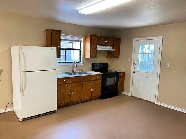 204 Hall ST A, Elgin, TX 78621