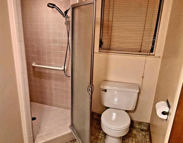 5877 E Dwight Way, Fresno, CA 93727