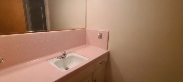 5877 E Dwight Way, Fresno, CA 93727