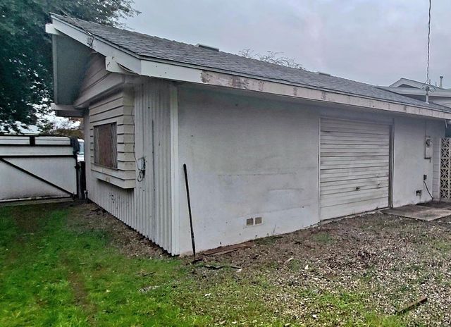 5877 E Dwight Way, Fresno, CA 93727