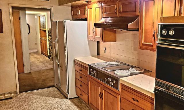 5877 E Dwight Way, Fresno, CA 93727