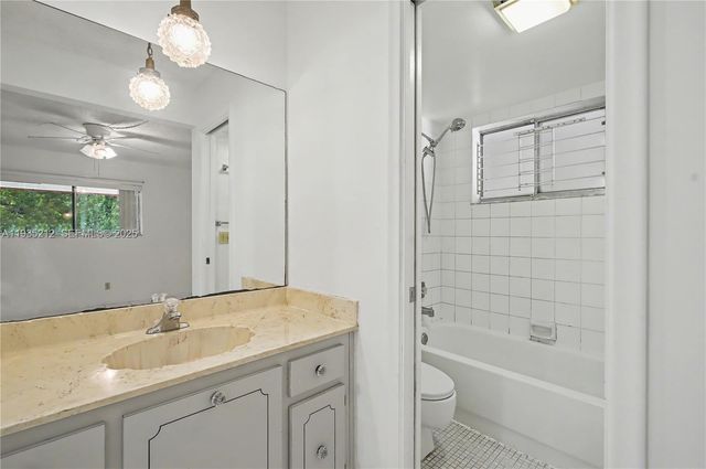 3501 Inverrary Dr 204, Lauderhill, FL 33319