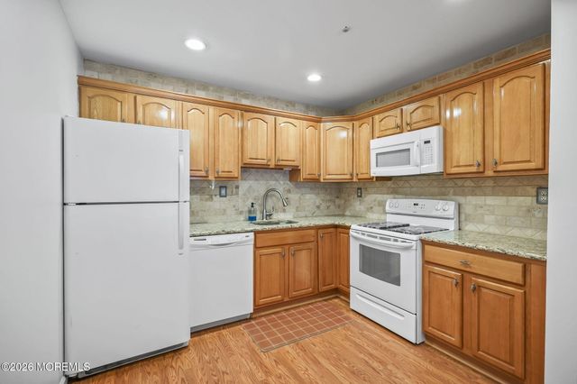 110 Amberly Drive A, Manalapan, NJ 07726