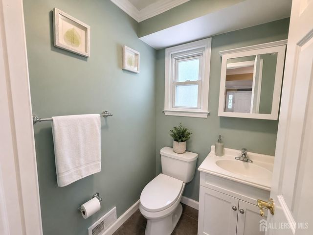 11 Coral Court, Colonia, NJ 07067