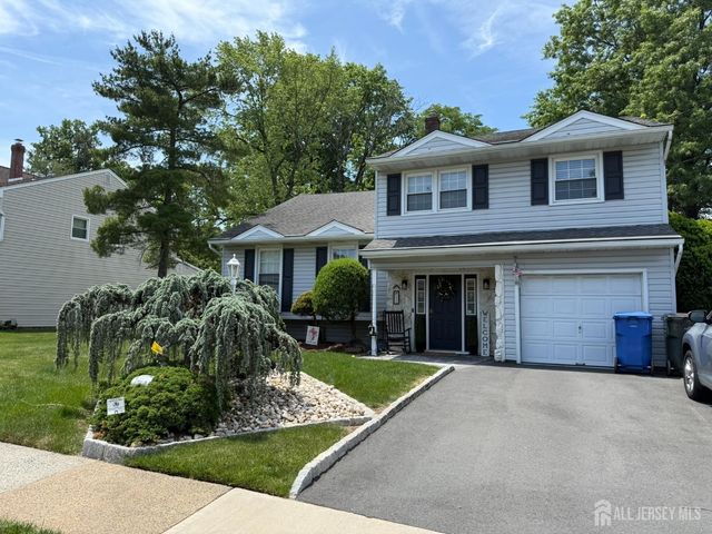 11 Coral Court, Colonia, NJ 07067