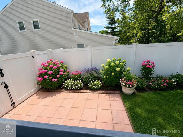11 Coral Court, Colonia, NJ 07067