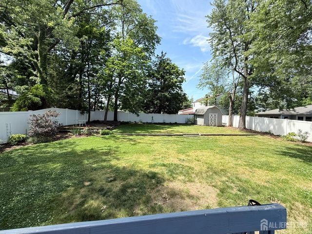 11 Coral Court, Colonia, NJ 07067