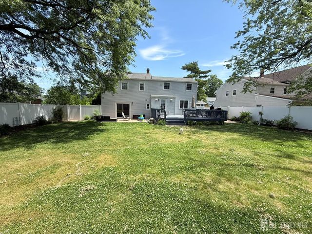11 Coral Court, Colonia, NJ 07067