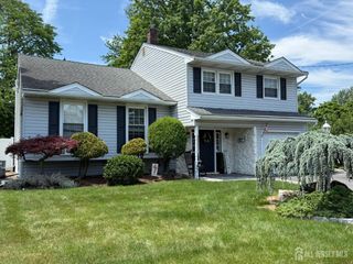 11 Coral Court, Colonia, NJ 07067