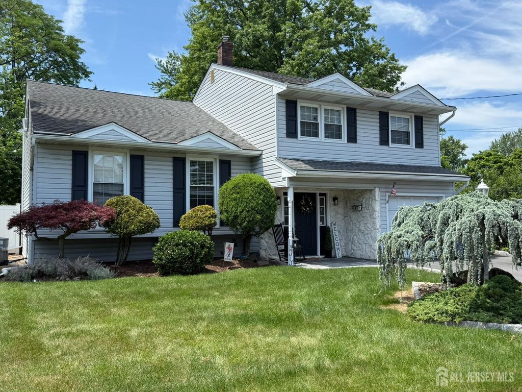 11 Coral Court, Colonia, NJ 07067