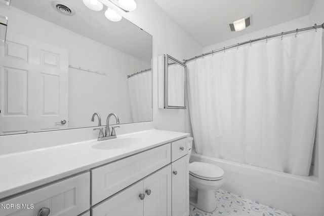 7135 Elli Harbour Lane, Maumee, OH 43537