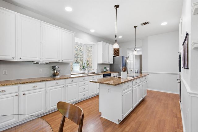 10502 WALPOLE LN, Austin, TX 78739