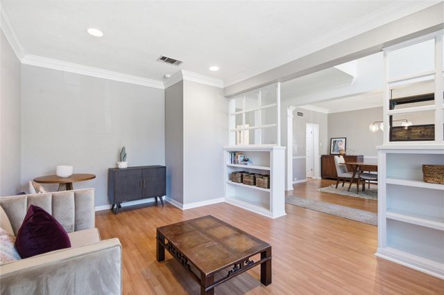 10502 WALPOLE LN, Austin, TX 78739