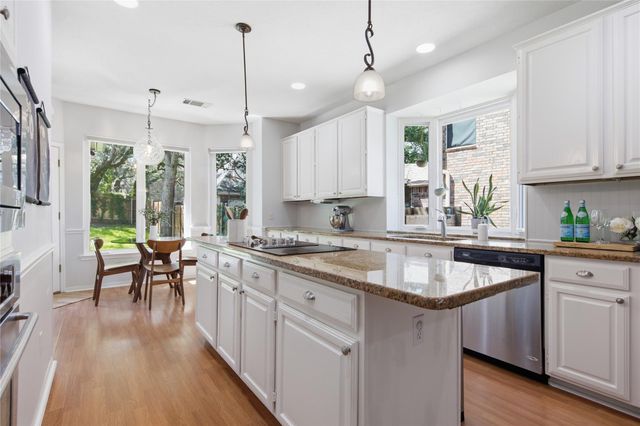 10502 WALPOLE LN, Austin, TX 78739