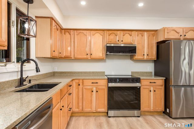 77 Evergreen Avenue, Hamden, CT 06518