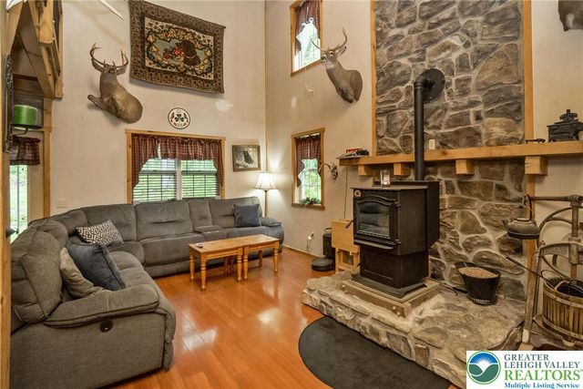 9223 North Loop Road, Washington Twp, PA 18080