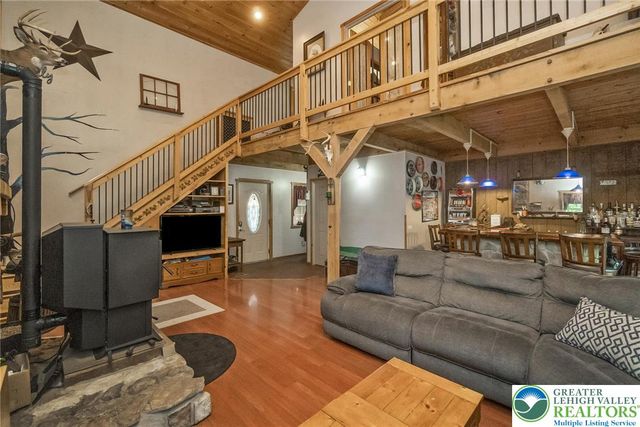 9223 North Loop Road, Washington Twp, PA 18080