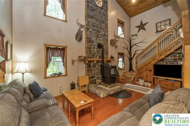 9223 North Loop Road, Washington Twp, PA 18080