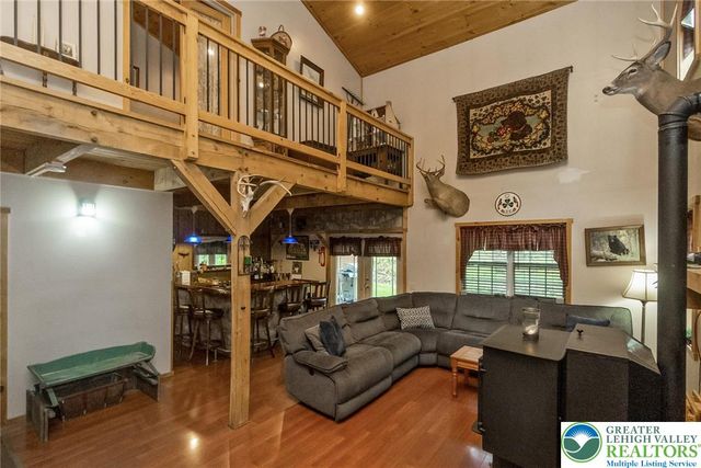 9223 North Loop Road, Washington Twp, PA 18080