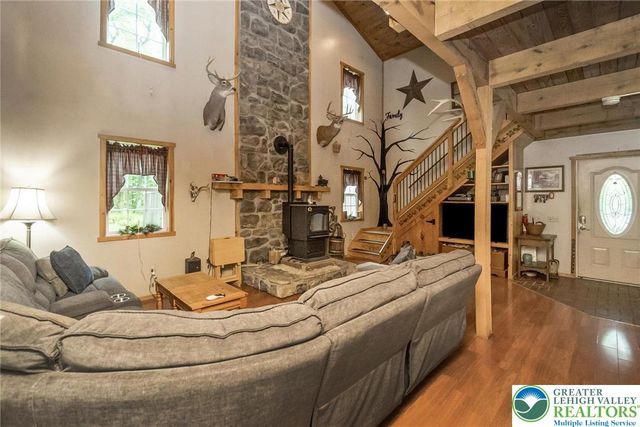 9223 North Loop Road, Washington Twp, PA 18080